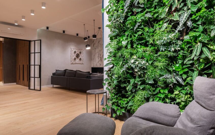 Żywa ściana z mikroalg w domu: fotobioreaktor, który dekoruje, filtruje powietrze i integruje się ze Smart Home