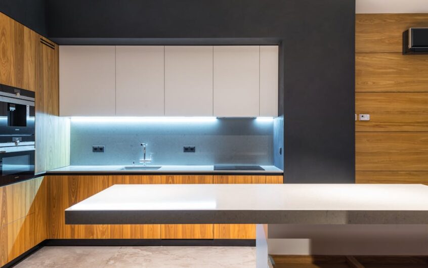 Meble i ściany z ukrytym magazynem ciepła: panele PCM, które chłodzą latem i dogrzewają zimą (DIY + case study)